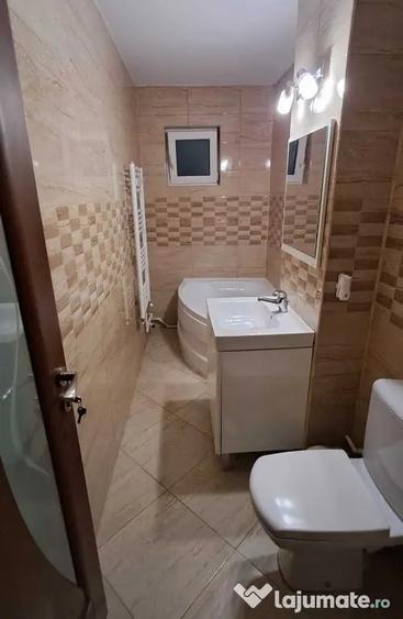 Apartament cu 3 camere decomandat în Micro 17
