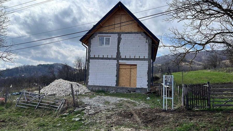 Casă cu 4 camere în Boteni