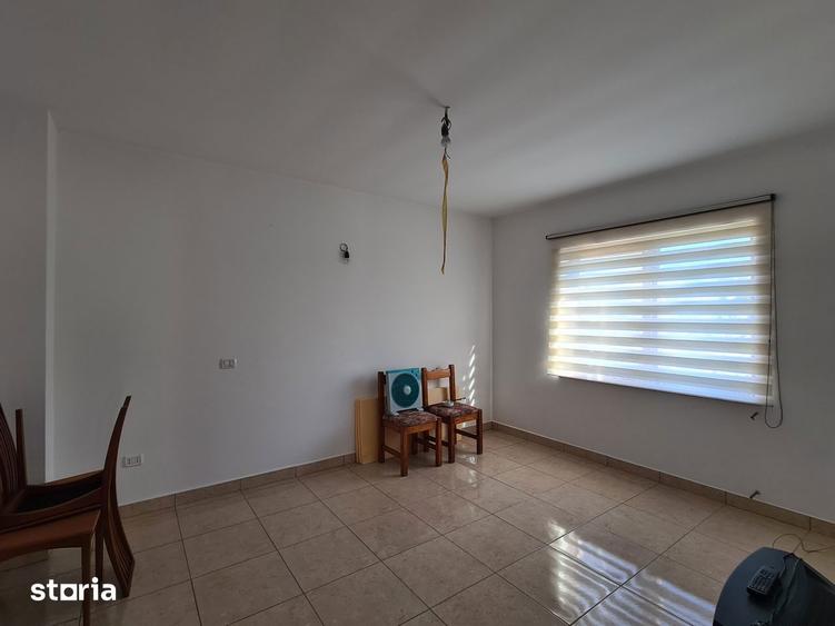 Casă cu 7 camere cu Teren 757 Mp în Central