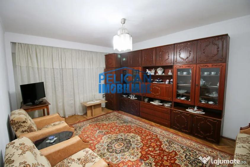 Apartament cu 3 camere decomandat în Pelican
