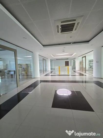 Spațiu comercial, de 3,500 mp, în Unirii