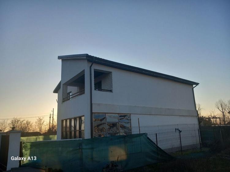 Casă cu 5 camere cu Teren 300 Mp în Găneasa