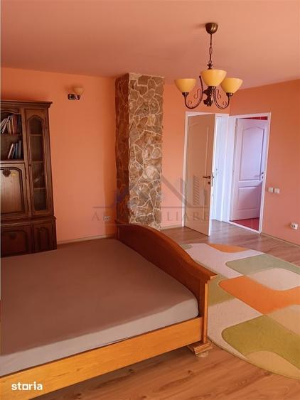Casă cu 10 camere cu Teren 750 Mp în Rediu