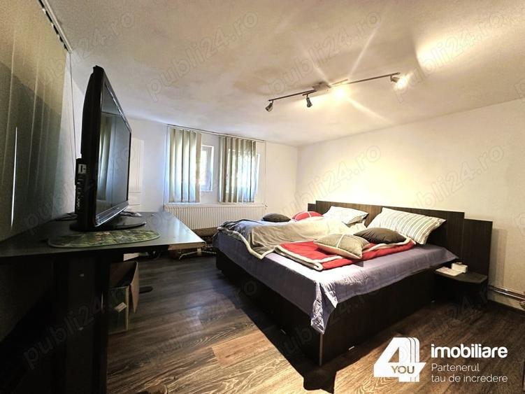 Casă cu 7 camere cu Teren 5158 Mp în Groși