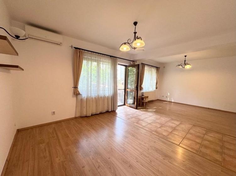 Casă cu 8 camere cu Teren 250 Mp în Tei