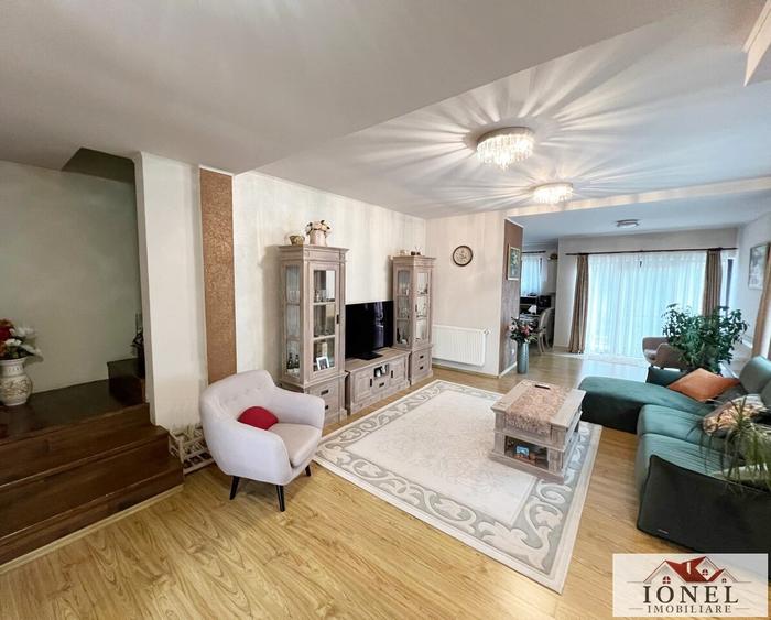 Duplex cu 4 camere cu Canalizare în Micești