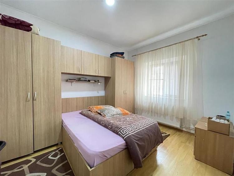 Casă individuală cu 2 camere cu Canalizare în Central