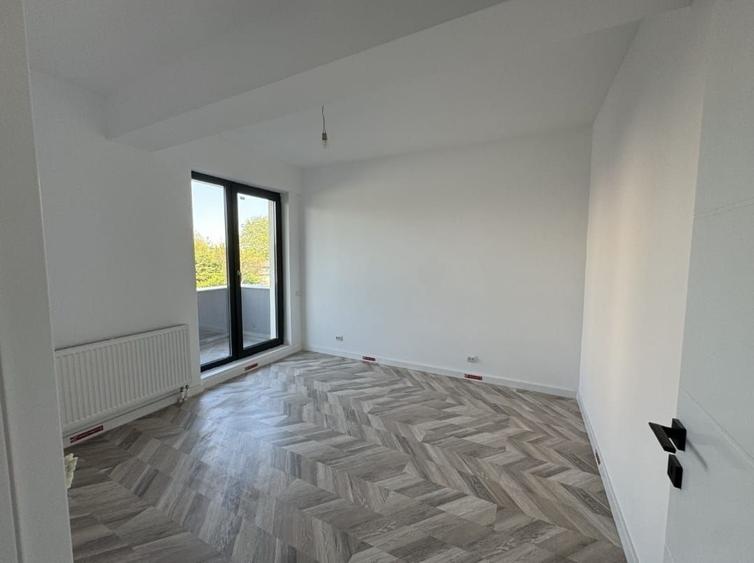Apartament cu 3 camere în Sisești