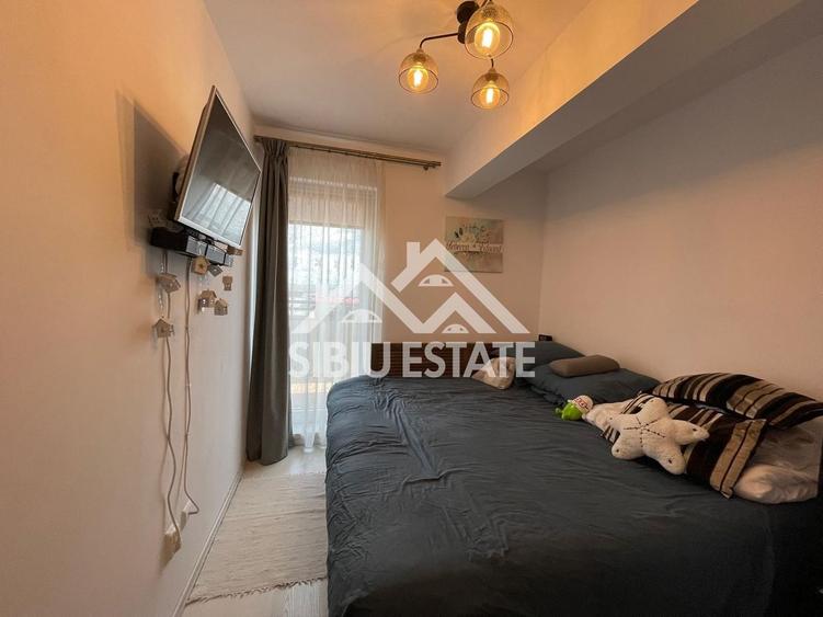 Apartament cu 3 camere semidecomandat, mobilat în Turnișor