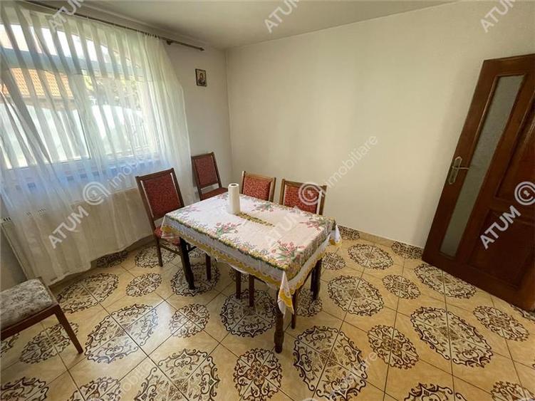 Casă individuală cu 5 camere cu Canalizare în Gușterița