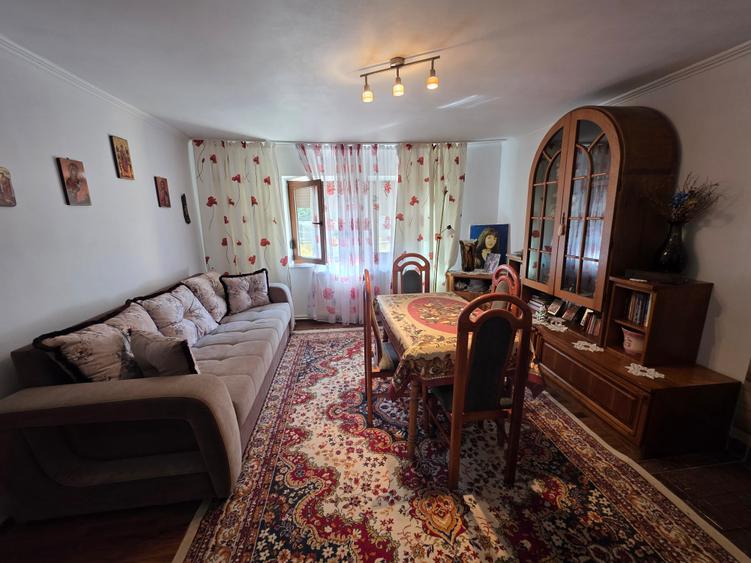 Casă cu 5 camere cu Garaj în Nojag