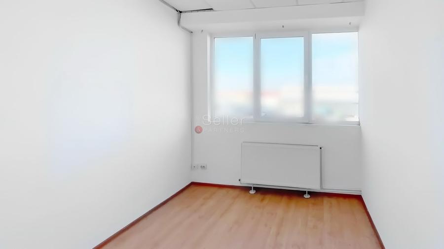 Birou, de 330 mp, în Blumăna