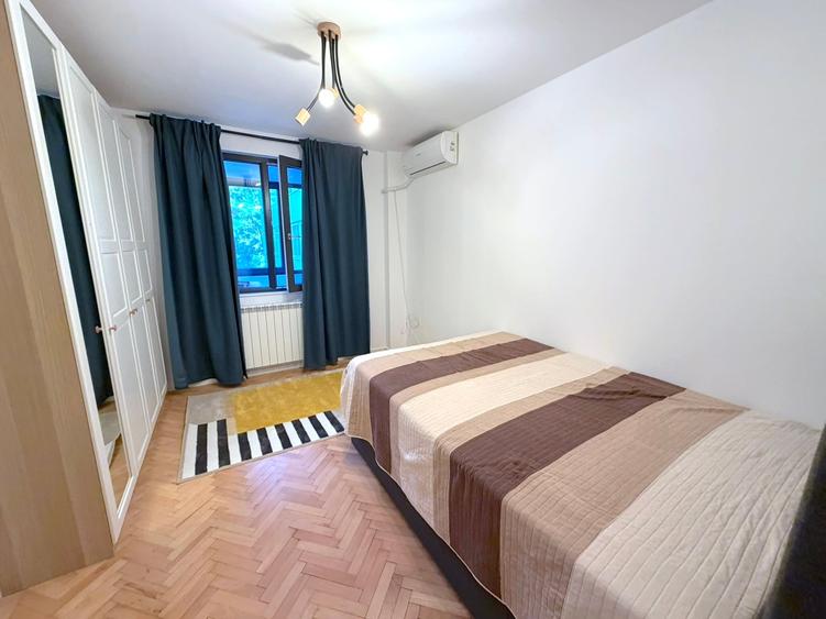 Apartament cu 4 camere decomandat în Titan