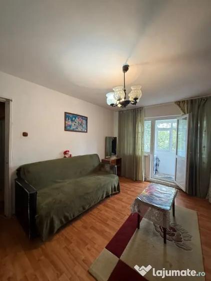 Apartament cu 2 camere semidecomandat în Craiovița Nouă