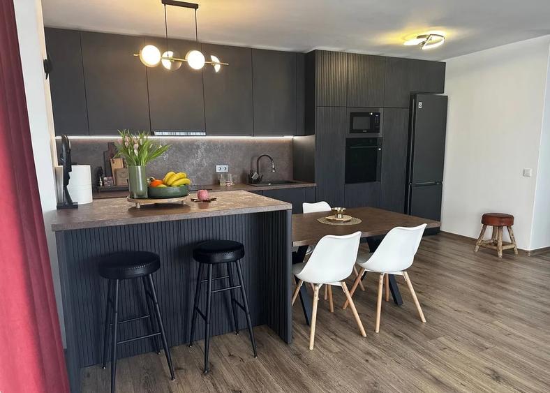 Apartament cu 3 camere decomandat în Cetate