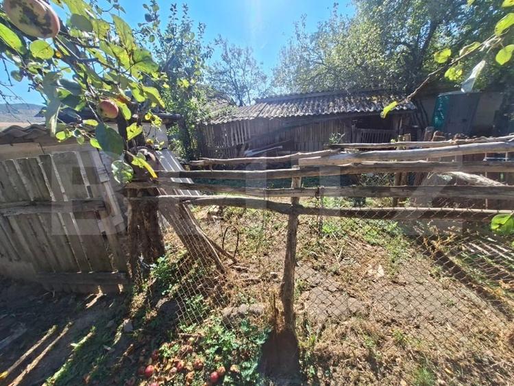 Casă cu Teren 885 Mp în Văleni