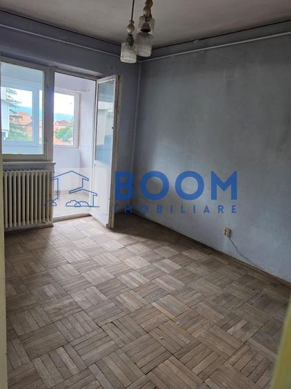Apartament cu 4 camere decomandat în Traian
