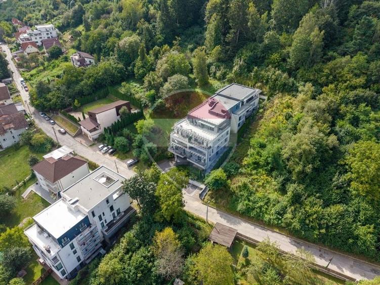 Apartament cu 2 camere semidecomandat în Schei
