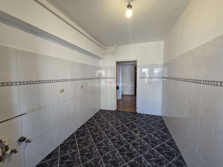 Apartament cu 3 camere decomandat în P-ța Mihai Viteazu