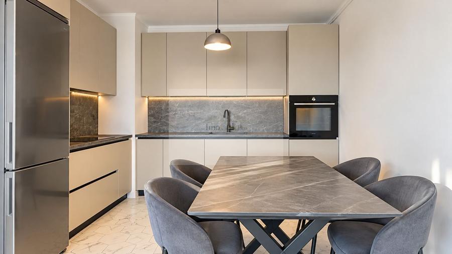 Apartament cu 2 camere semidecomandat, mobilat în Între Lacuri