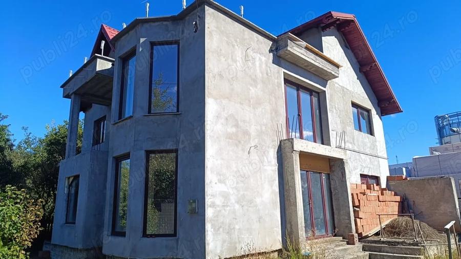 Casă cu 5 camere în Câmpinița