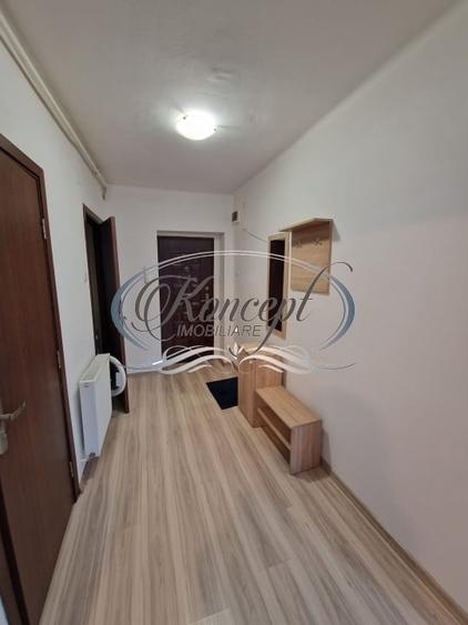 Apartament cu 2 camere semidecomandat, mobilat în Central