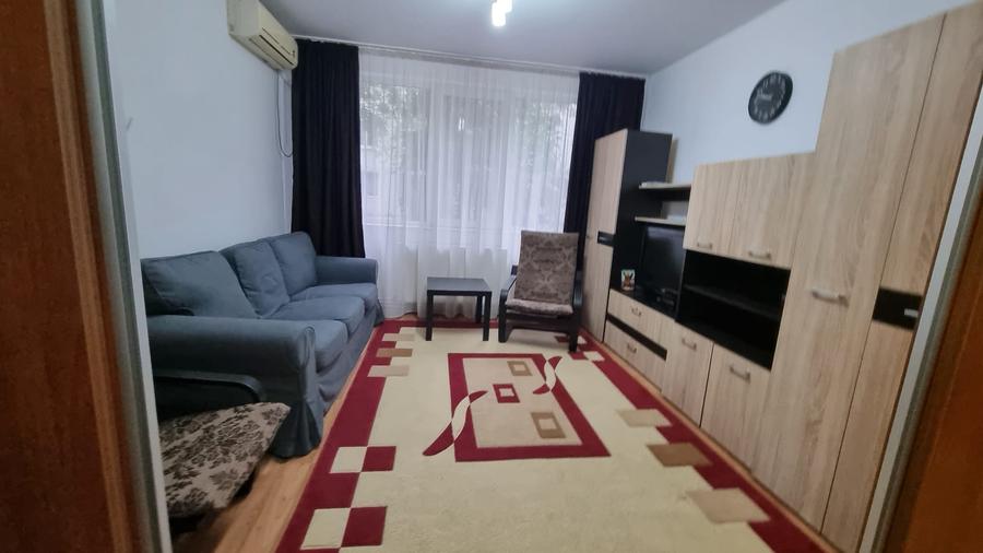 Apartament cu 3 camere decomandat în Berceni