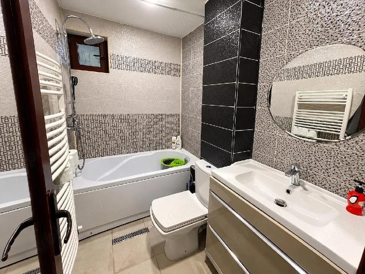 Apartament cu 3 camere decomandat în Micro 20