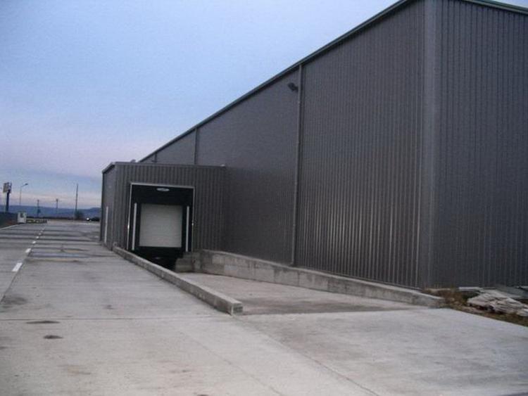 Spațiu industrial, de 1,000 mp, în Bradu