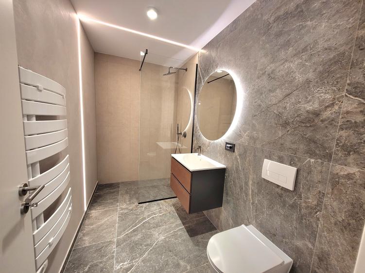 Apartament cu 2 camere nedecomandat în Tractorul
