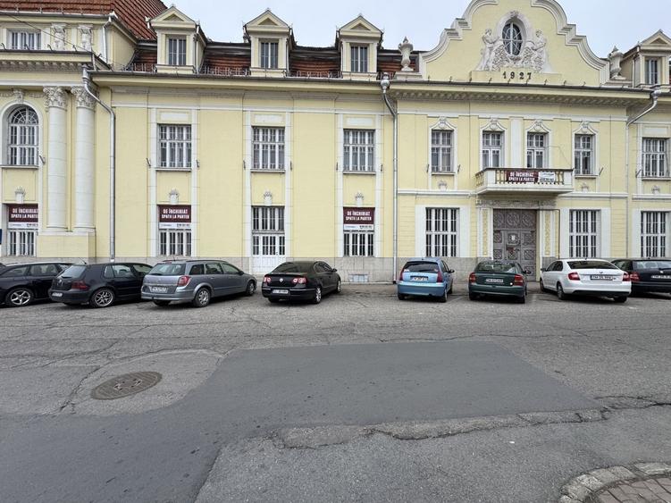 Spațiu comercial, de 300 mp, în Central