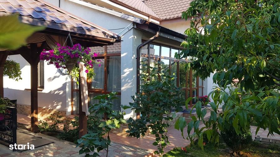 Casă cu 4 camere cu Canalizare în Valea Lupului
