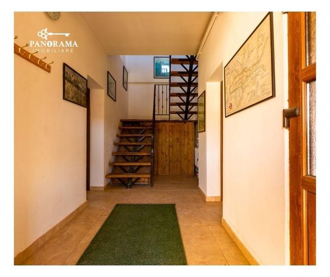 Casă individuală cu 8 camere cu Canalizare în Saschiz