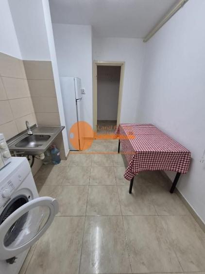 Apartament cu 2 camere semidecomandat în Apusului