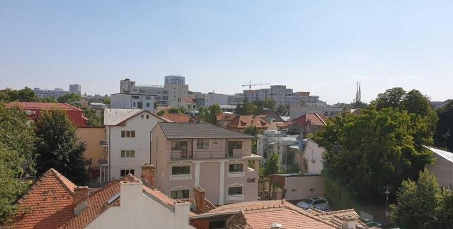 Apartament cu 4 camere semidecomandat în Dorobanți