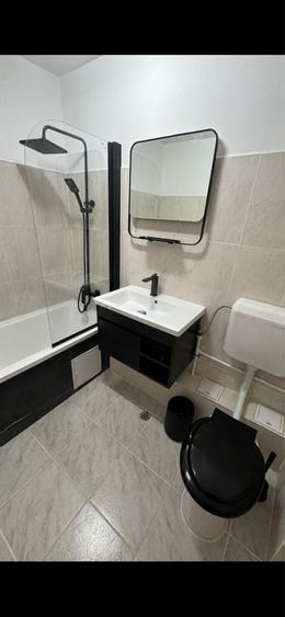Apartament cu 3 camere decomandat în Apusului