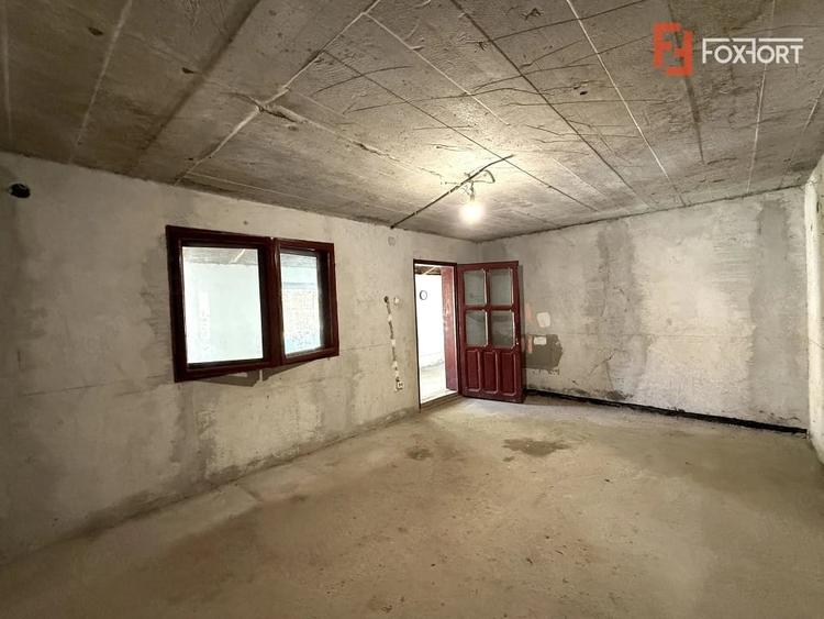 Casă cu 4 camere cu Teren 430 Mp în Plopi