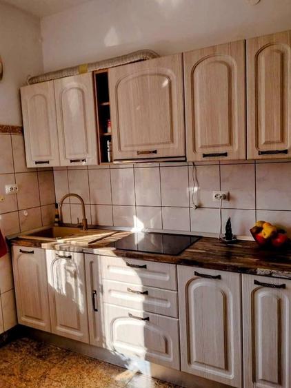 Casă cu 4 camere decomandat în Central