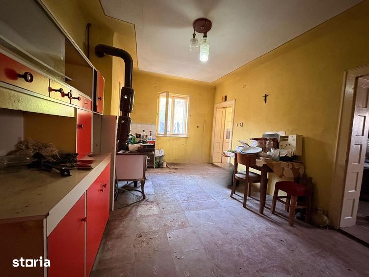 Casă cu 3 camere cu Canalizare în Central