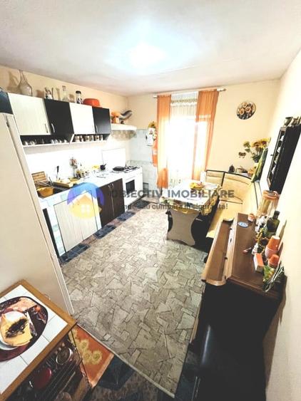 Casă cu 3 camere cu Teren 1300 Mp în Slobozia (Roznov)