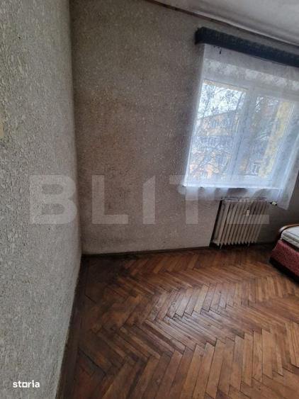 Apartament cu 4 camere decomandat în Universității