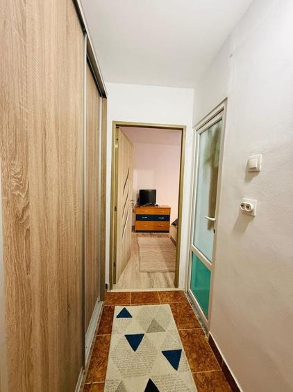 Apartament cu 2 camere semidecomandat, mobilat în Soarelui