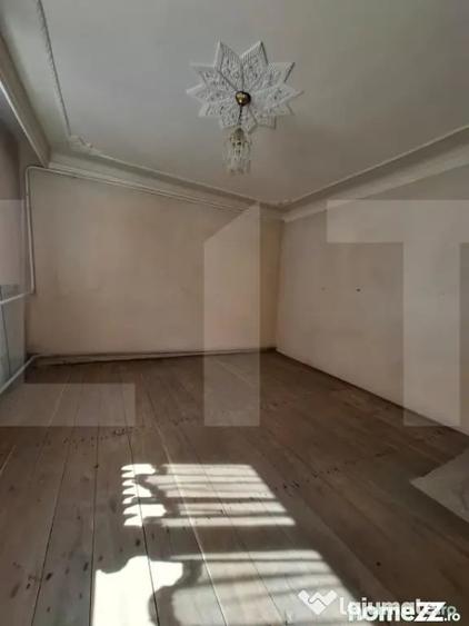 Casă cu 3 camere cu Teren 1335 Mp în Central