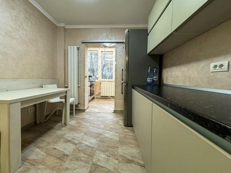 Apartament cu 2 camere decomandat, mobilat în Far