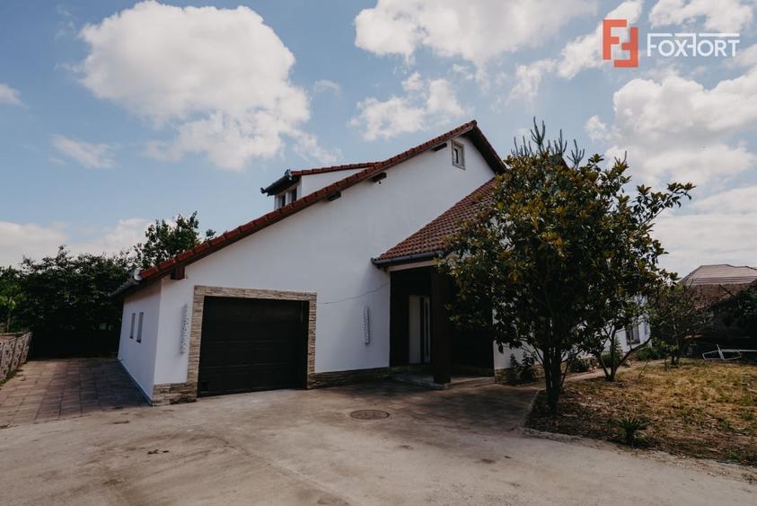 Casă individuală cu 8 camere cu Piscina în Jebel
