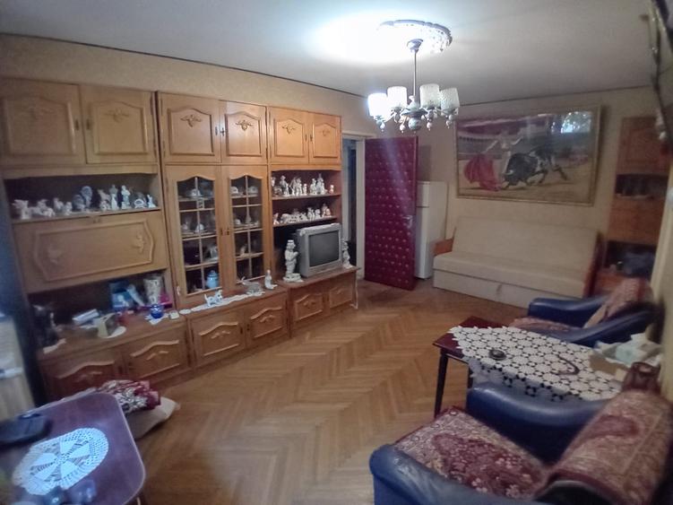 Apartament cu 2 camere semidecomandat în Berceni