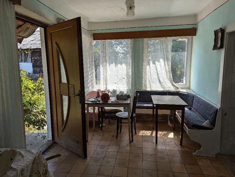 Casă cu 5 camere cu Teren 1000 Mp în Pomi