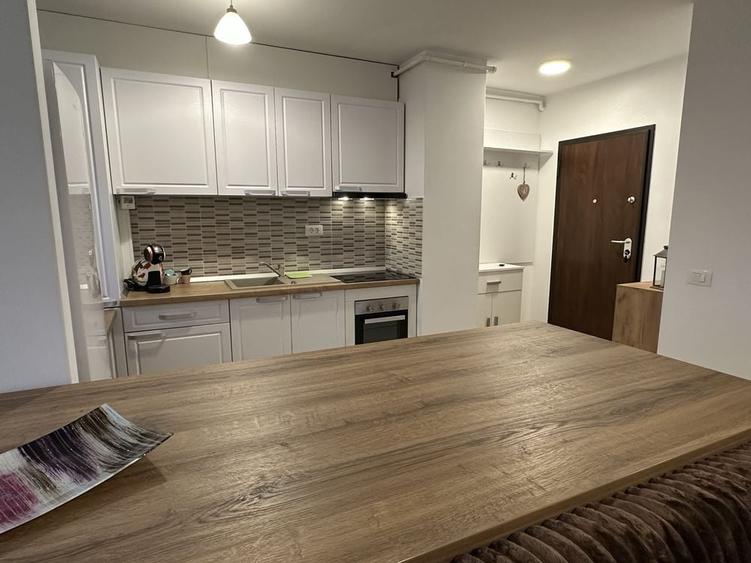 Apartament cu 2 camere nedecomandat în Tractorul