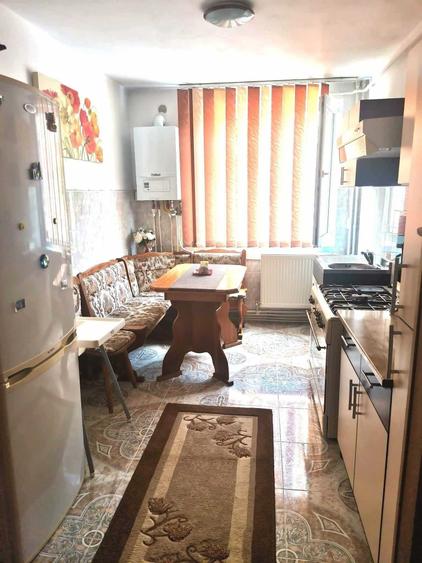 Apartament cu 2 camere decomandat în 1 Mai