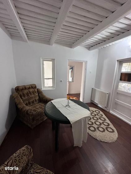 Casă cu 5 camere cu Teren 1000 Mp în Florești